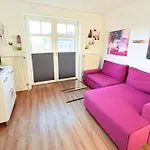15 Im Haus Hühnergott - Tierlieb Und Modern *