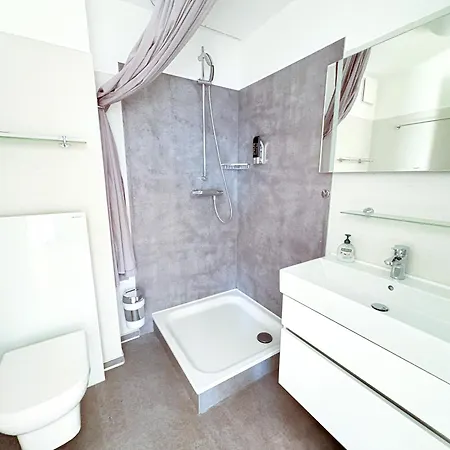 15 Im Haus Huehnergott - Tierlieb Und Modern Appartement